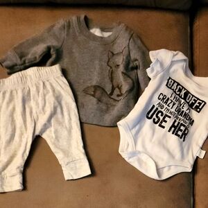 0-3 baby Clothes 3 pieces..a Onesie...a pr. Of Sweatpants..and a Sweatshirt